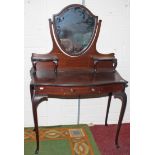 AN EDWARDIAN SERPENTINE SHAPED INLAID MAHOGANY DRESSING TABLE,