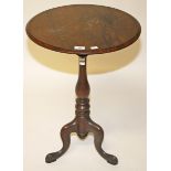 A VICTORIAN CIRCULAR ROSEWOOD OCCASIONAL TABLE,