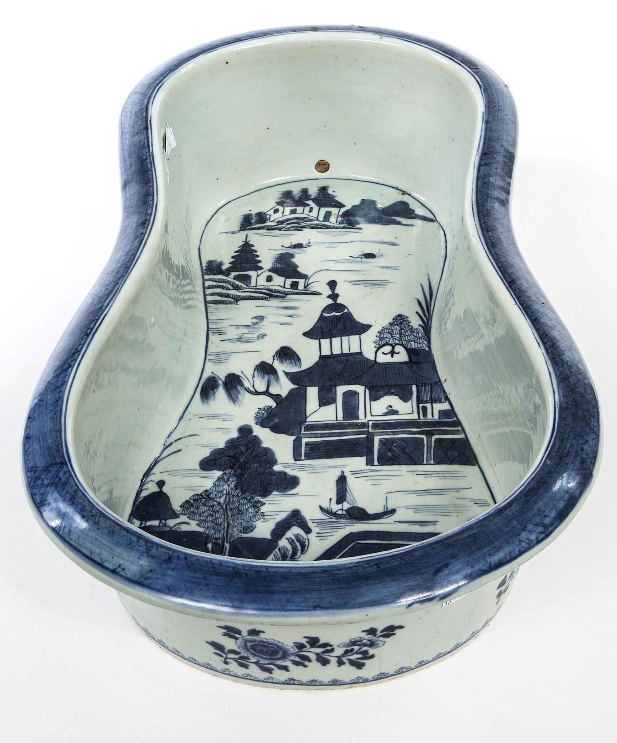 A 19TH CENTURY CHINESE BLUE AND WHITE PORCELAIN BIDET,