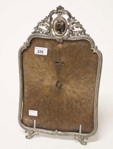 AN UNUSUAL EARLY 20TH CENTURY SILVER PLATED TABLE TOP PHOTO FRAME, - Image 2 of 2