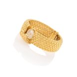 UNIVERSAL ANNI '60. C. square-shaped, 18K yellow gold into a woven curved, glossy and satin