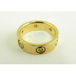 A CARTIER DIAMOND RING, IN GOLD, SIGNED, MAKER'S MARKS AND 750, 6.6G`