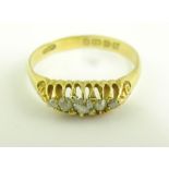 A VICTORIAN DIAMOND FIVE STONE RING IN 18CT GOLD RING, CHESTER 1899, 3G