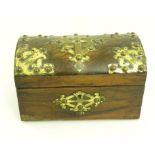 A VICTORIAN ROSEWOOD TEA CADDY, THE COFFERED LID MOUNTED WITH BRASS STAPWORK
