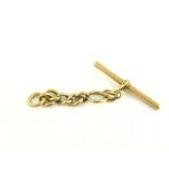 A SHORT LENGTH OF 9CT GOLD WATCH CHAIN WITH T BAR, 8.6G