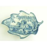 A BLUE PRINTED PEARLWARE LEAF SHAPED PICKLE DISH