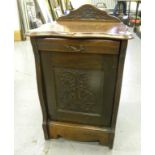 AN EDWARDIAN STAINED WALNUT PURDONIUM WITH CARVED FRONT