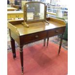 A MAHOGANY WASH STAND IN THE MANNER OF GILLOWS ON REEDED TAPERING LEGS WITH BRASS KBOBS AND