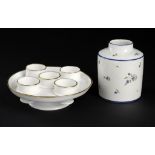 A SPODE GLAZED PORCELAIN EGG STAND AND SET OF FIVE EGG CUPS, C1810 with gilt rims, stand 17.5cm