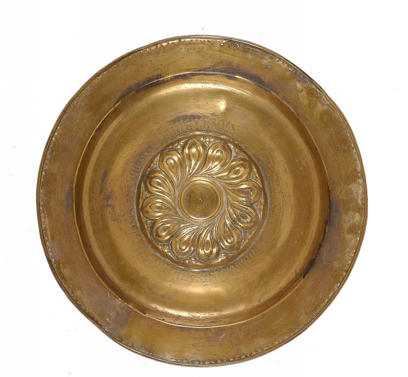 A NUREMBERG BRASS ALMS DISH, 16TH OR 17TH C  with gothic inscription, the raised boss engraved to