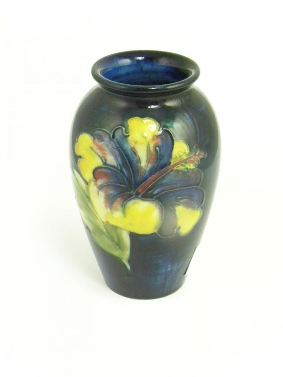 A MOORCROFT HIBISCUS VASE