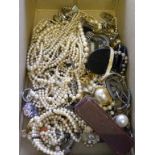 MISCELLANEOUS COSTUME JEWELLERY