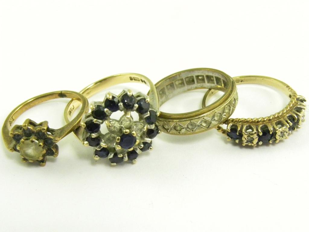 FOUR VARIOUS GEM SET GOLD RINGS, 11.5G