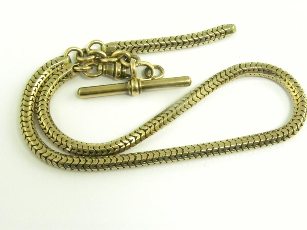A GOLD BRAZILIAN CHAIN WITH T BAR, 28G
