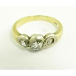 A DIAMOND THREE STONE RING IN GOLD, MARKED 585, 4G