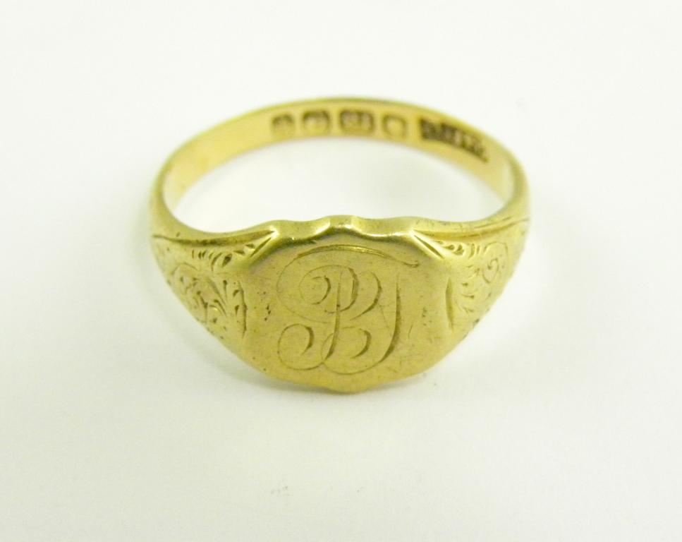 AN 18CT GOLD SIGNET RING, BIRMINGHAM 1908, 4G