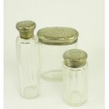 A SET OF THREE GEORGE V SILVER TOPPED GLASS JARS FROM A DRESSING CASE, LONDON 1918, 1OZ WEIGHABLE