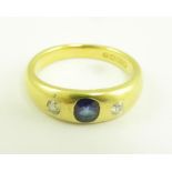 A SAPPHIRE AND DIAMOND THREE STONE RING IN 18CT GOLD, BIRMINGHAM 1900, 4.3G
