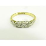 A DIAMOND THREE STONE RING IN GOLD, MARKED 18CT PLAT, 3G
