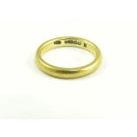 A 9CT GOLD WEDDING RING, 2.9G