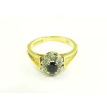 A SAPPHIRE AND DIAMOND CLUSTER RING IN 18CT GOLD, 4.7G