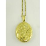 A GOLD OVAL LOCKET ENGRAVED WITH STRAPWORK, MARKED 18CT, CIRCA 1900 AND A GOLD NECKLET, 24.8G