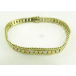 A 9CT THREE COLOUR GOLD BRACELET, 10G