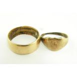 A 9CT GOLD WEDDING RING AND A GOLD SIGNET RING, MARKED 9CT, 13G