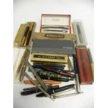 A COLLECTION OF VINTAGE FOUNTAIN PENS, SEVERAL SILVER PENCILS, ETC, SEVERAL BOXED