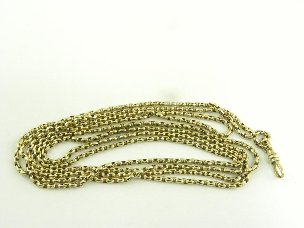 A VICTORIAN GOLD MUFF CHAIN, 33G