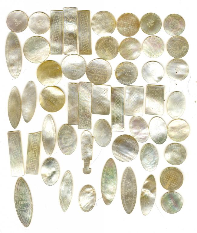 A QUANTITY OF 19TH CENTURY CHINESE ENGRAVED MOTHER OF PEARL COUNTERS