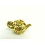 A 9CT GOLD PIERCED TEAPOT CHARM, 4.1G