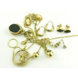 MISCELLANEOUS GOLD JEWELLERY, INCLUDING EARRINGS, ST CHRISTOPHER PENDANT AND A STICKPIN,