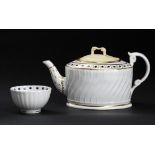 A CAUGHLEY OVAL TEAPOT AND MATCHING TEA BOWL, C1788-93 enamelled with the Flaming Pearl pattern,