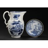 A COALPORT BLUE AND WHITE JUG, JOHN ROSE & CO, 1796-C1800 AND A SIMILAR CONTEMPORARY CHINESE