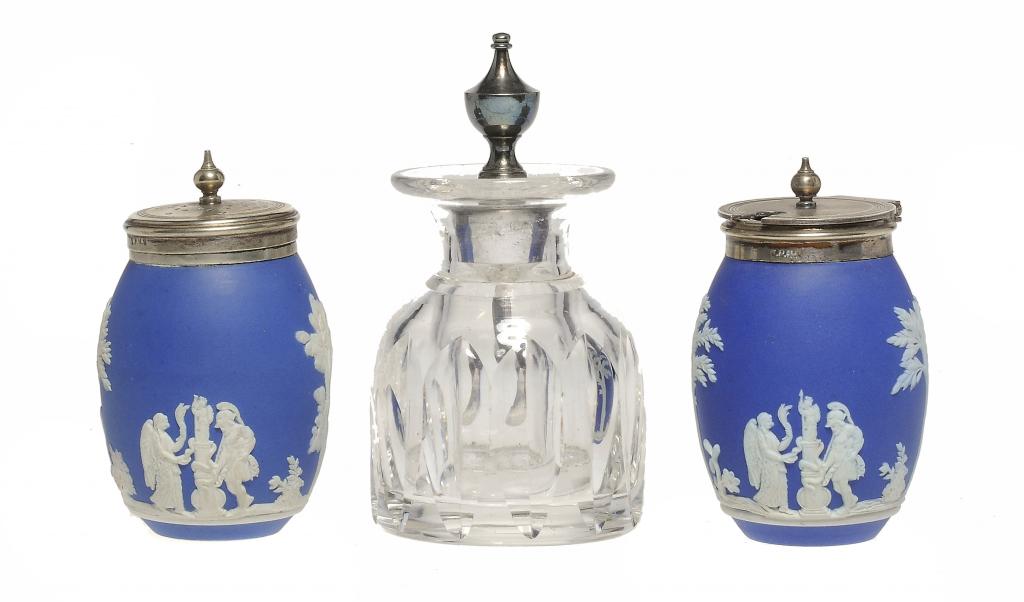 A PAIR OF WEDGWOOD EPNS MOUNTED BLUE JASPER DIP OVOID CONDIMENT BOTTLES AND COVERS, C1910 7.5cm h,
