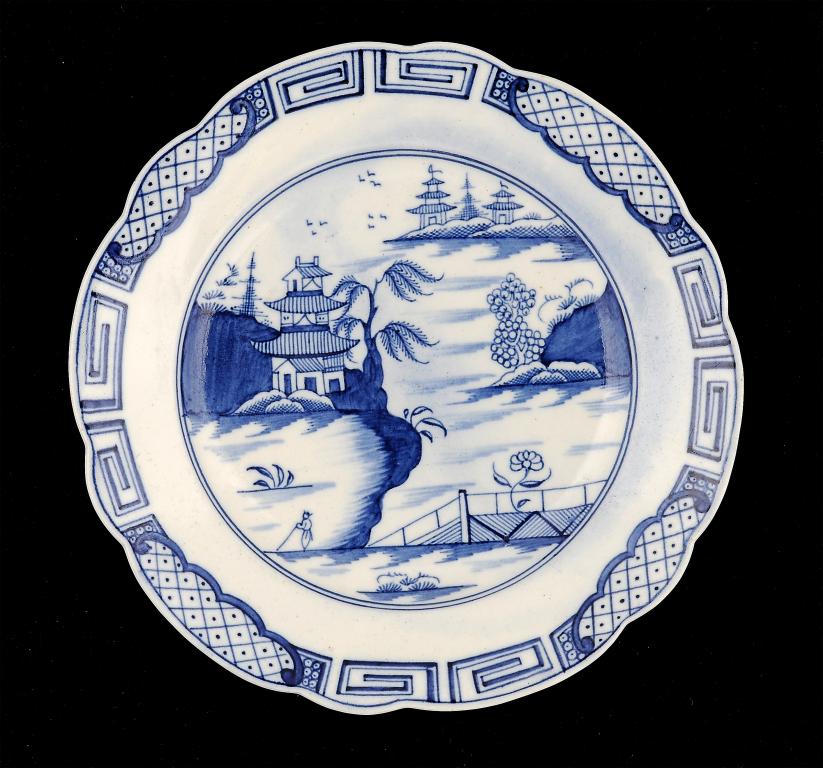 A CAUGHLEY BLUE AND WHITE PLATE, C1790 painted with the Weir pattern Literature: 2013, illustrated p