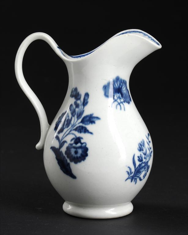 A CAUGHLEY BLUE AND WHITE BALUSTER JUG, C1779-88 printed with the Three Flowers 2 pattern, 11cm h No