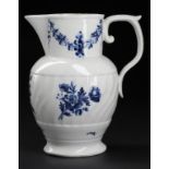 A COALPORT BLUE AND WHITE JUG, JOHN ROSE & CO, 1796-C1800 freely painted with flower sprays and