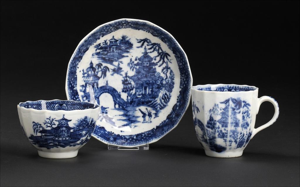A CALCUT BLUE AND WHITE FLUTED TRIO, C1794-96 printed with the Round Arched Bridge pattern, saucer