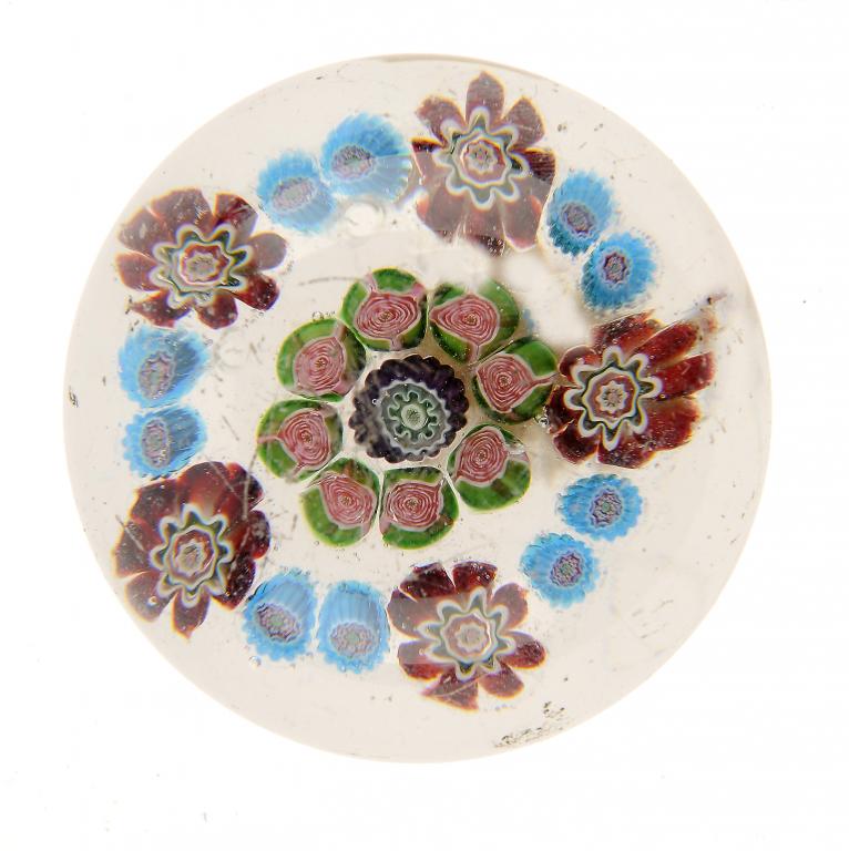 A CLICHY GLASS GARLAND PAPERWEIGHT, MID 19TH C 4.5cm diam ++Light surface scratches and tiny bruise,