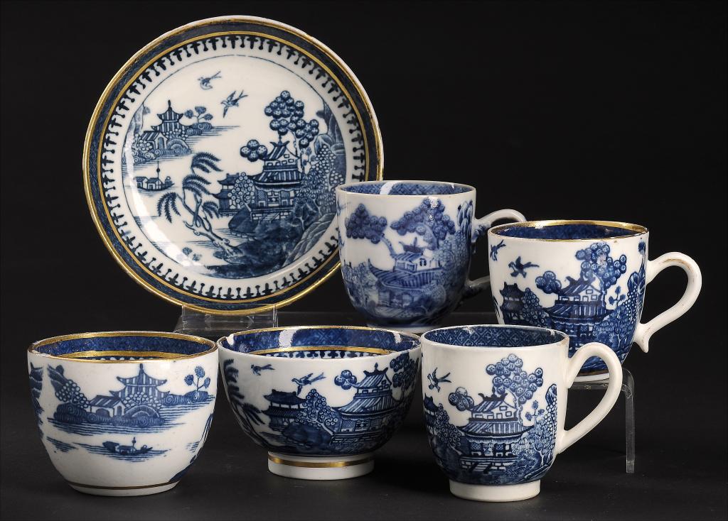 FIVE CAUGHLEY BLUE AND WHITE TEA WARES AND A CONTEMPORARY MATCHING CHINESE COFFEE CUP, C1779-88