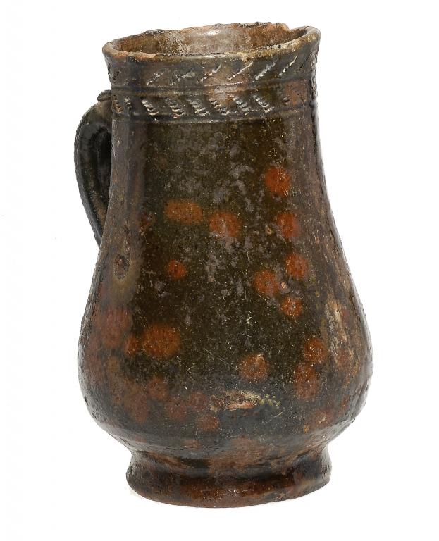 AN ENGLISH GREEN GLAZED JUG, 16TH C with grooved chevron band around the neck, 22cm h ++Chipped