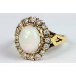 AN OPAL AND DIAMOND CLUSTER RING,  IN GOLD, 5.6G
