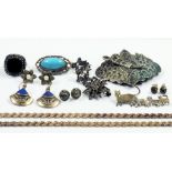 A SMALL QUANTITY OF SILVER JEWELLERY, MARCASITE ARTICLES, ETC