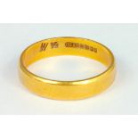 A 22CT GOLD WEDDING RING, 7.4G