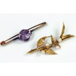 A CULTURED PEARL AND 9CT GOLD SPRAY BROOCH AND AN AMETHYST BAR BROOCH, IN GOLD MARKED 9CT, 10.2G