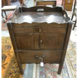 A GEORGE IV MAHOGANY TRAY TOP COMMODE