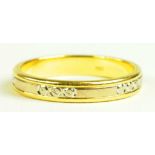 AN 18CT TWO COLOUR GOLD WEDDING RING, 3G