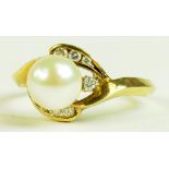 A CULTURED PEARL AND DIAMOND RING, IN GOLD MARKED 14K, 2.6G